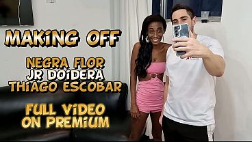 Bastidores da gravação da Milf Negra Flor dando muito cu e fazendo Dp antes de ganhar muito leite na boca