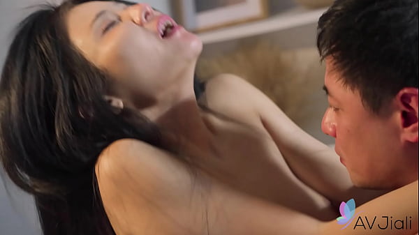 Chinese housewife Xian’erai gets a hard cock and enjoys it.