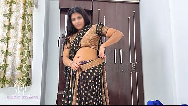 कोमल मैं नहा धो कर साड़ी पहन रही थी चुपके देवर घुसा हुवा था पहलेही अंदर लैंड हिला रहा था