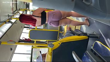 Levei a minha empregada para casa, olha oque ela fez dentro do ônibus, fiquei louco