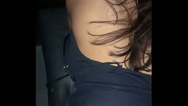 “Olha o tamanho desse pau corno, quero foder com ele” – Casada brasileira safada, faz o corno leva-la em casa de swing e fica cheia de tesao quando ve um pau enorme. Corno viu macho arregaçar esposa.