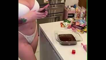 Kendra Sunderland Receives Pussy Pleasure
