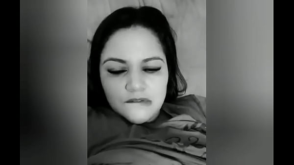 Ordenhando leite das minhas tetas, pra quem curte lactação, brinquei muito nessa fase com amigos e marido